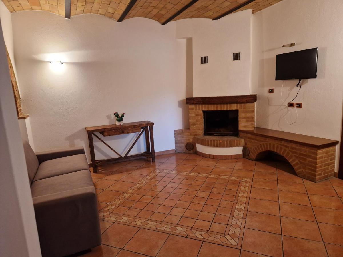 Agriturismo Montepinci มอนตาลชิโน ภายนอก รูปภาพ